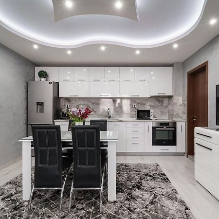 City Apartments - A Brand New Luxury & Comfy 2 أسينوفغراد المظهر الخارجي الصورة
