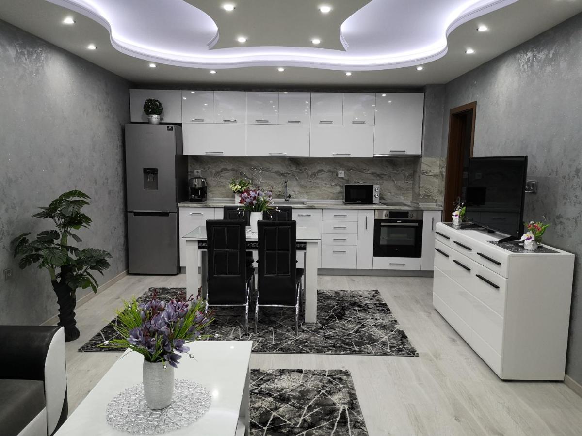 City Apartments - A Brand New Luxury & Comfy 2 أسينوفغراد المظهر الخارجي الصورة