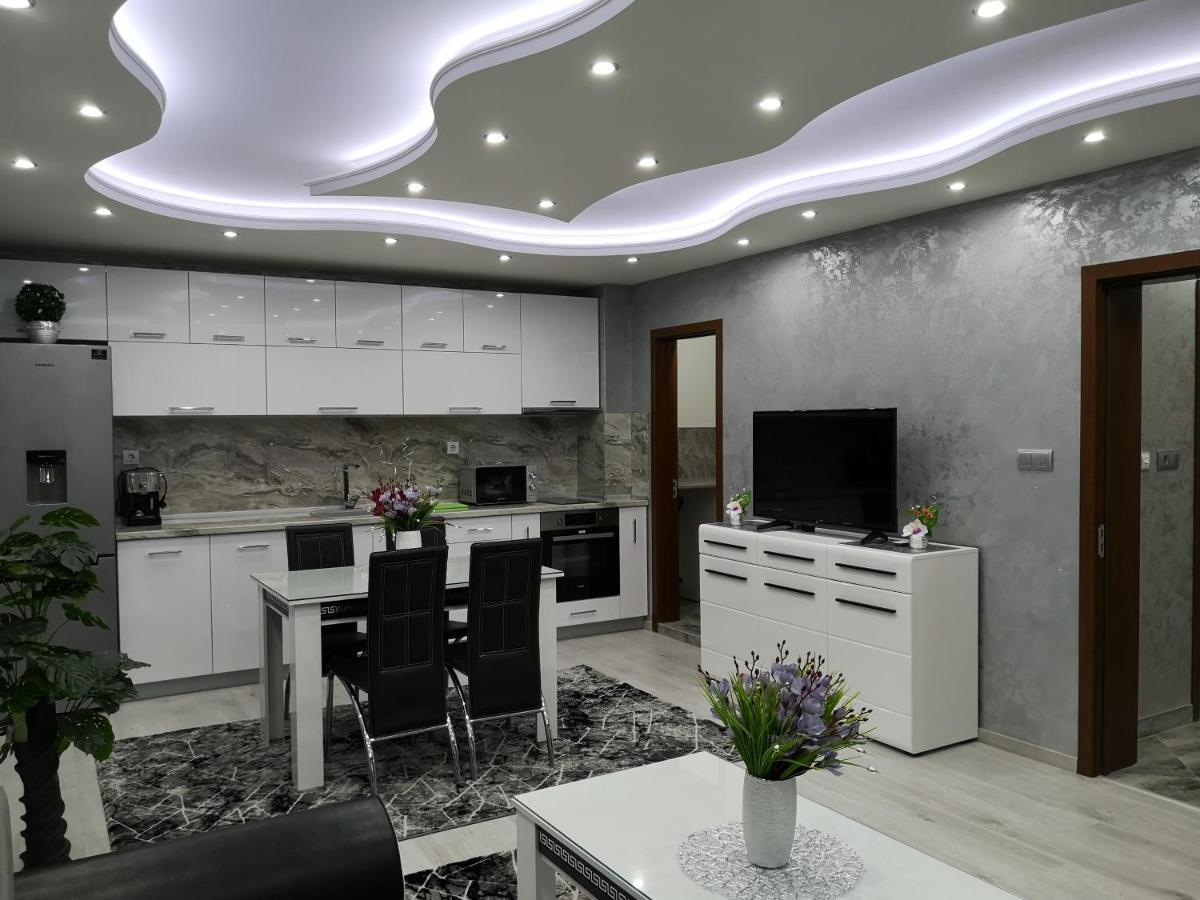 City Apartments - A Brand New Luxury & Comfy 2 أسينوفغراد المظهر الخارجي الصورة