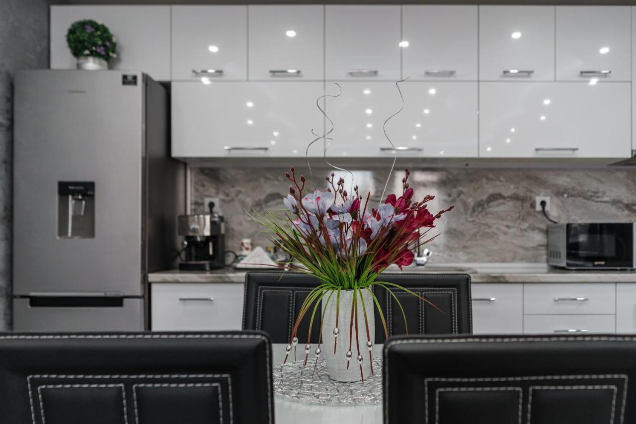 City Apartments - A Brand New Luxury & Comfy 2 أسينوفغراد المظهر الخارجي الصورة