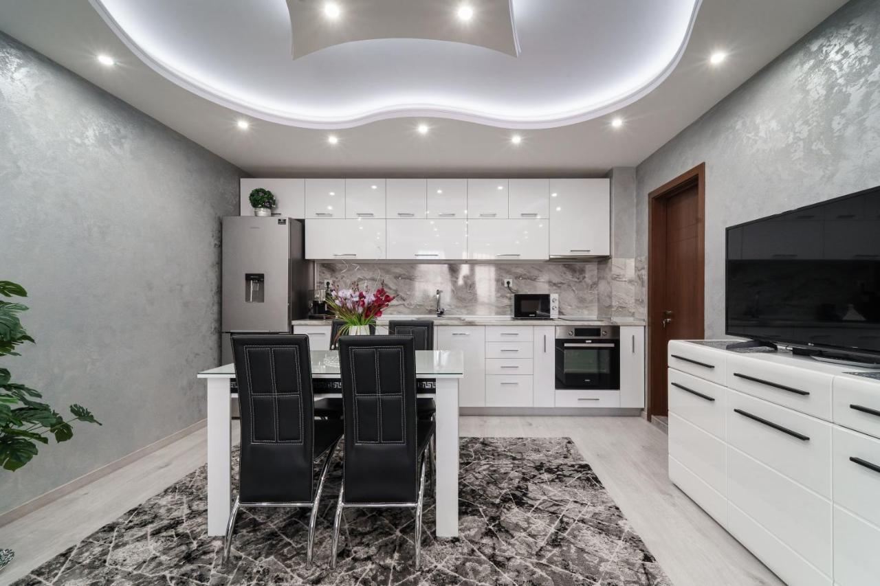 City Apartments - A Brand New Luxury & Comfy 2 أسينوفغراد المظهر الخارجي الصورة