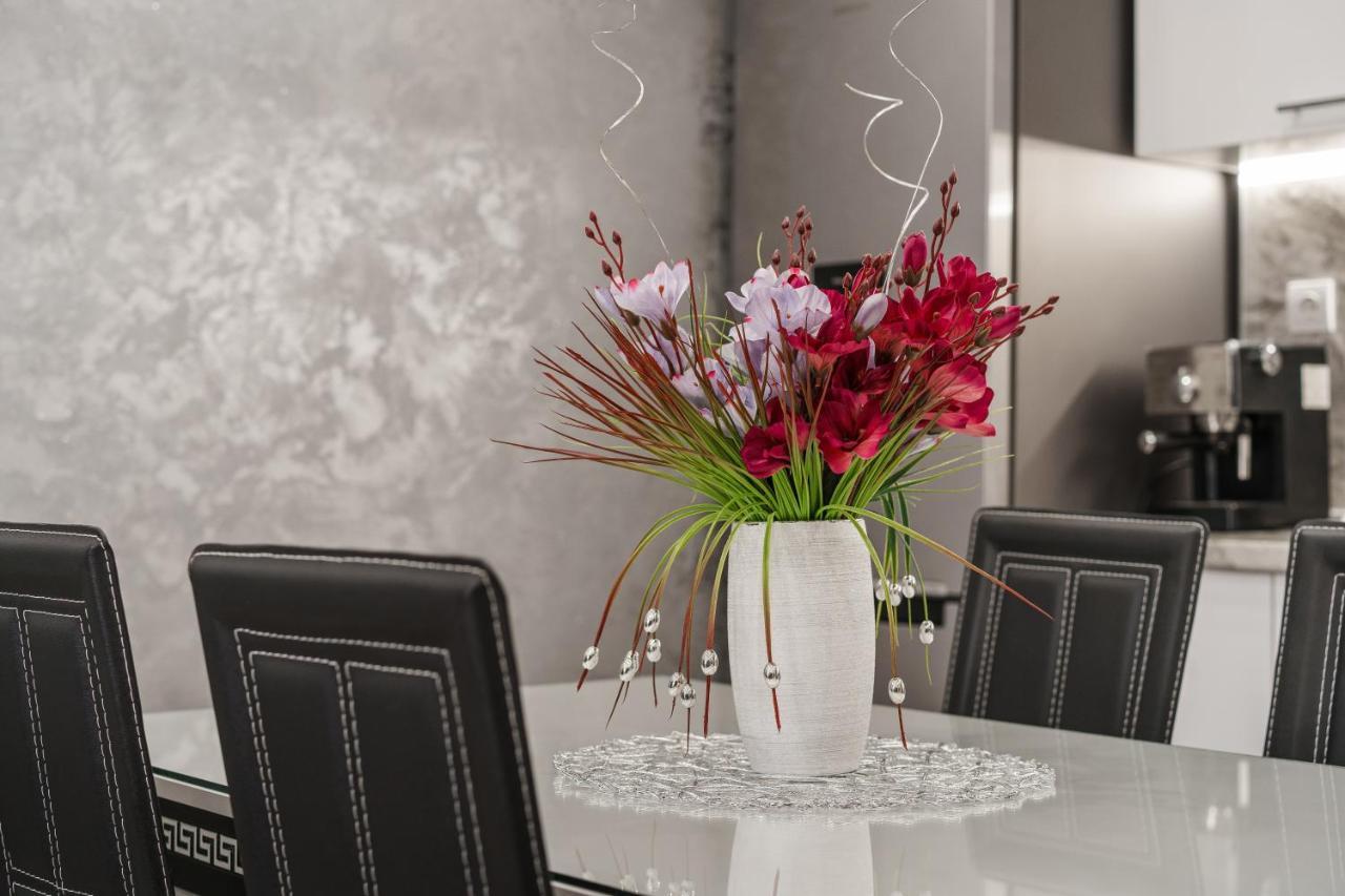 City Apartments - A Brand New Luxury & Comfy 2 أسينوفغراد المظهر الخارجي الصورة